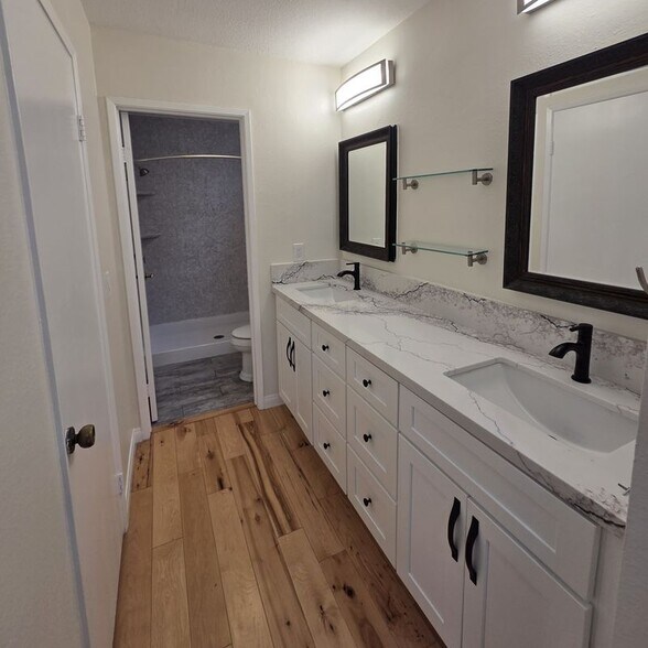 Building Photo - 24776 Glenwood