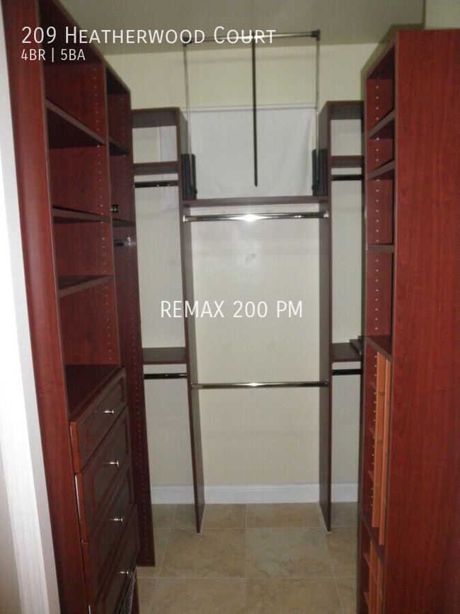 Building Photo - 209 Heatherwood Ct