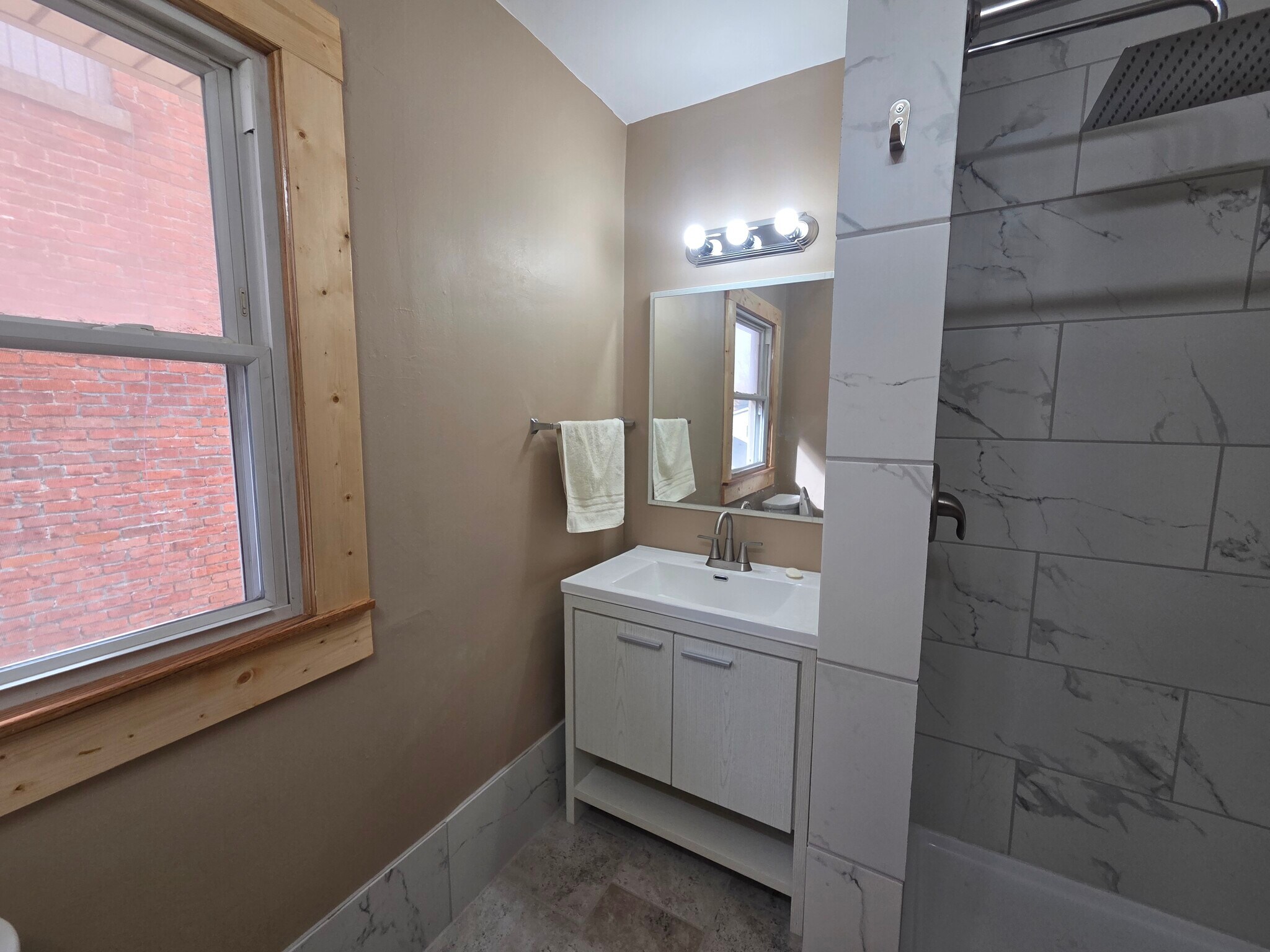 Building Photo - 414 Perrin St