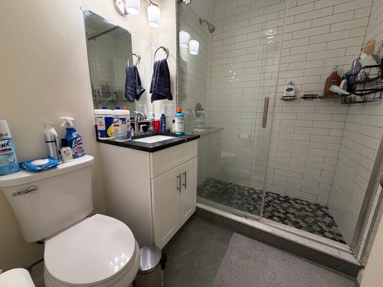 Building Photo - 1675 Washington St