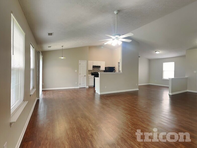 Building Photo - 9728 Avensong Crossing Dr