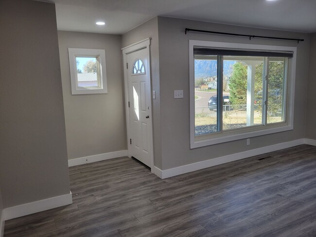 Building Photo - Newly Remodeled 3 Bedroom Ranch Available ...