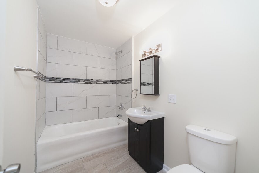 Building Photo - 3092 S Lyman St