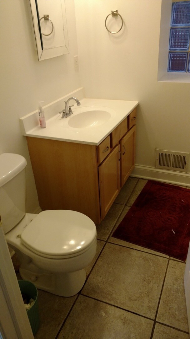 Building Photo - 4 Bedroom House in the Southside Flats!  Central Air. Washer and Dryer on Main Floor. Private Patio.