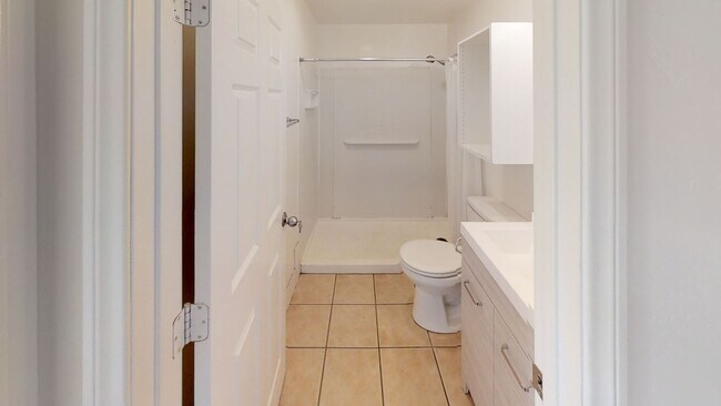 Building Photo - 8BD/3BA, Large Yard w/ Turf! (Lease out, pending signatures. Check back in a few days!)