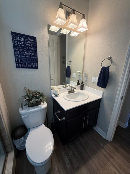 Building Photo - 10968 Elkwood Cir
