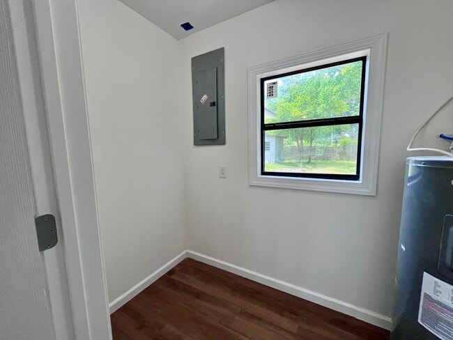 Building Photo - 147 Beech St