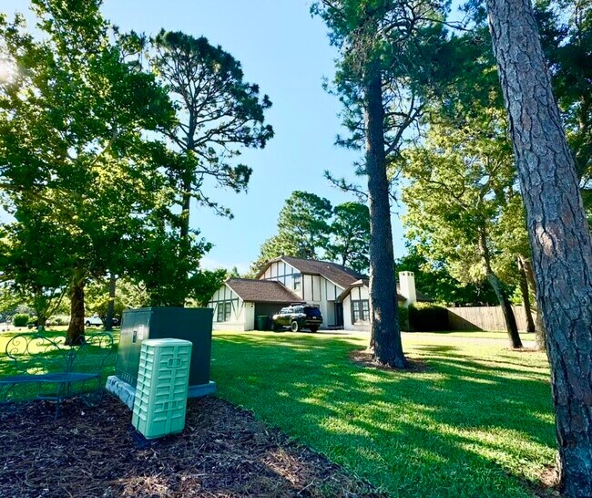 Building Photo - 129 Raintree Blvd