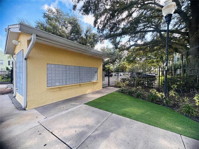Building Photo - 2071 Dixie Belle Dr