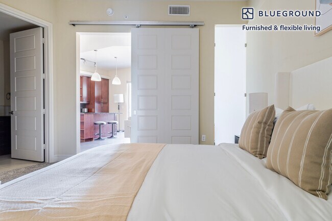 Building Photo - 214 Barton Springs Rd