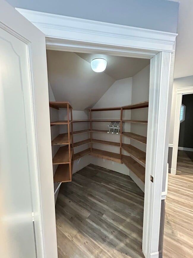 Building Photo - For Rent – Stunning 4-Bedroom NW Contempor...