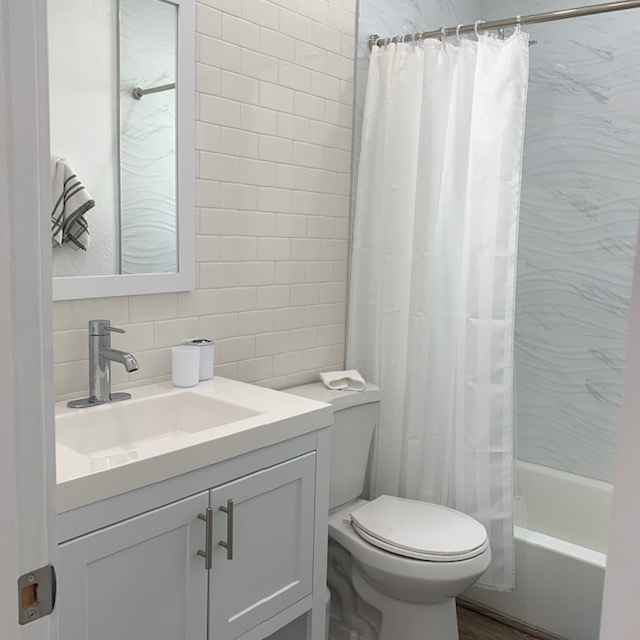 BathrooBathroomm - 7431 Dickens Ave