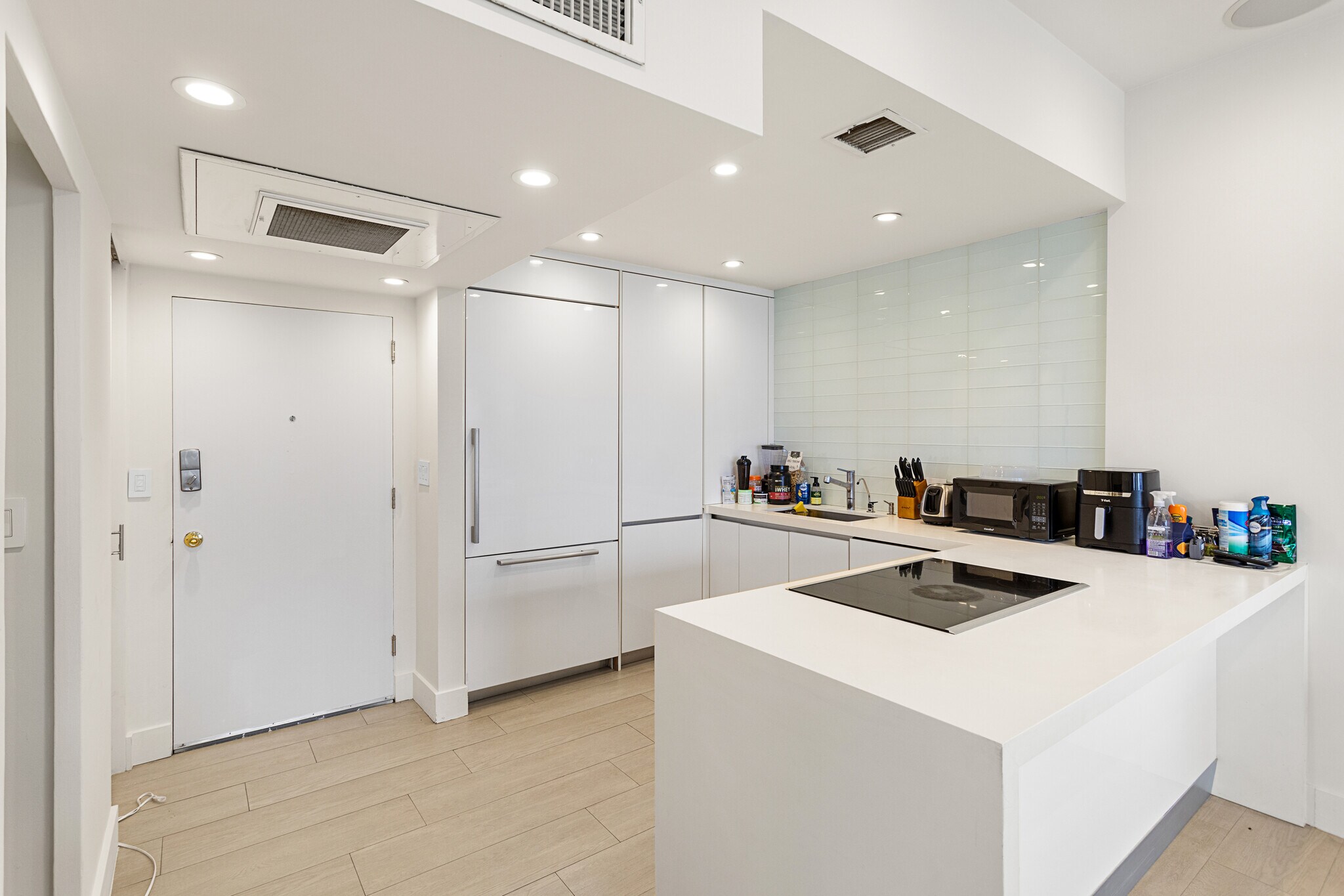 Building Photo - 10501 Wilshire Blvd