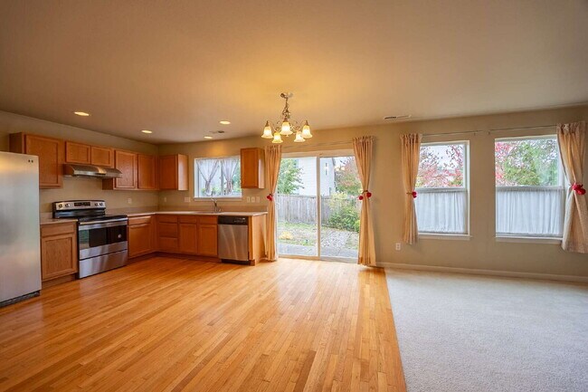 Building Photo - Spacious 3 Bedroom 2.5 Bathroom Rental Pro...