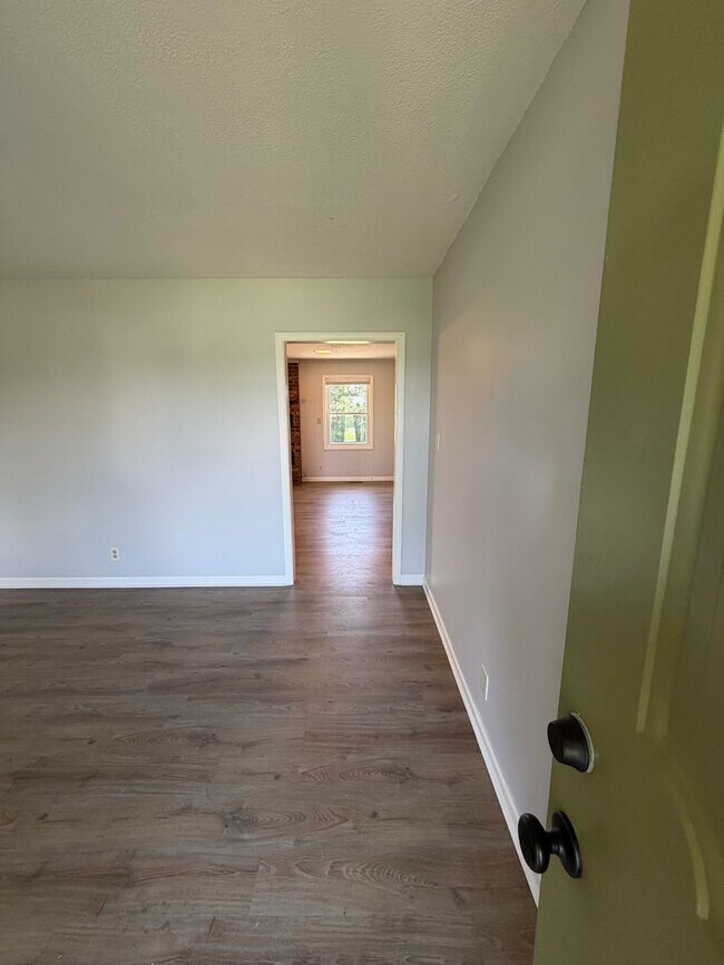 Building Photo - Situated in the heart of Sango, massive lot, and includes a fully finished & recently remodeled b...