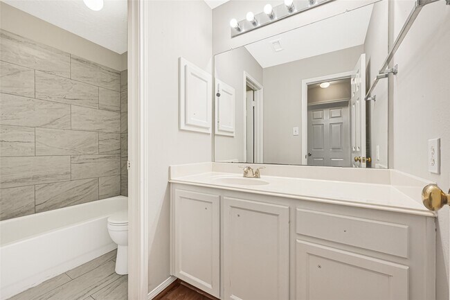 Building Photo - 10323 Emerald Pine Dr