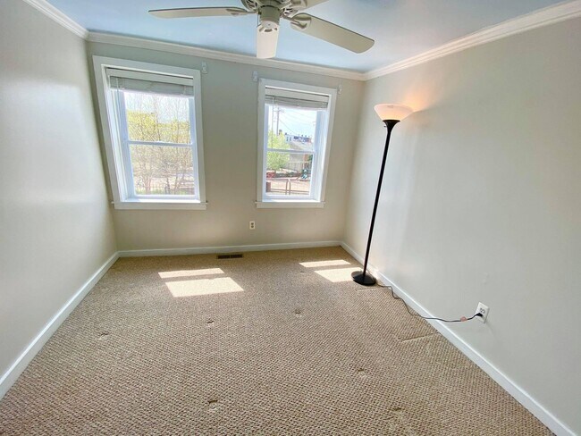 Building Photo - Charming 1BR with 1.5 Baths and Bonus Basement Room in the Heart of Ridgley’s Delight