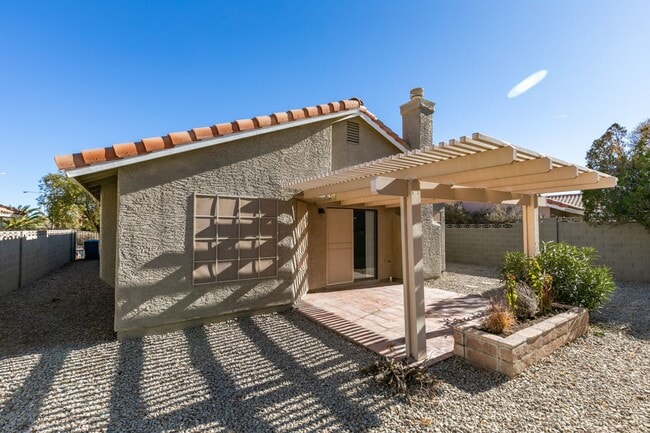 Building Photo - Stunning fully remodeled single-story home