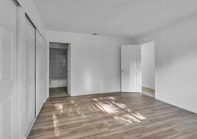 Building Photo - Beautiful 3/2 duplex in Citrus Heights!