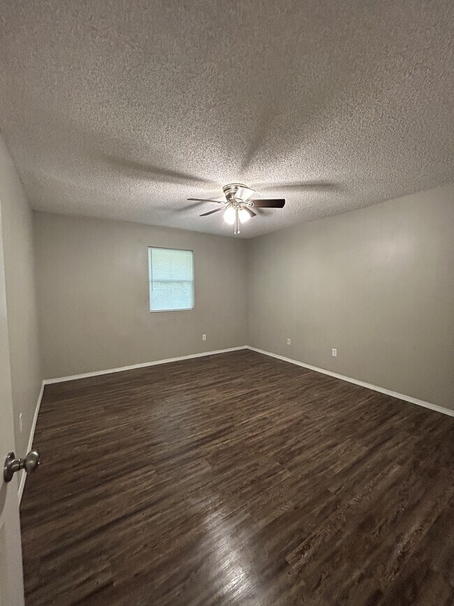 Building Photo - 221 Brooke Lynn Dr