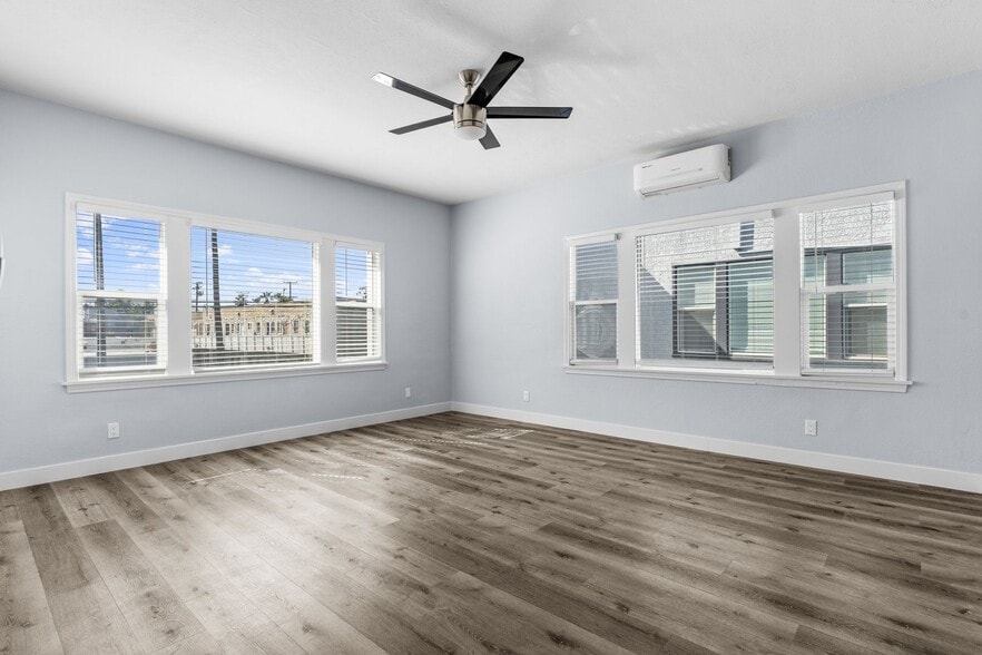 Building Photo - 1711 E Appleton St