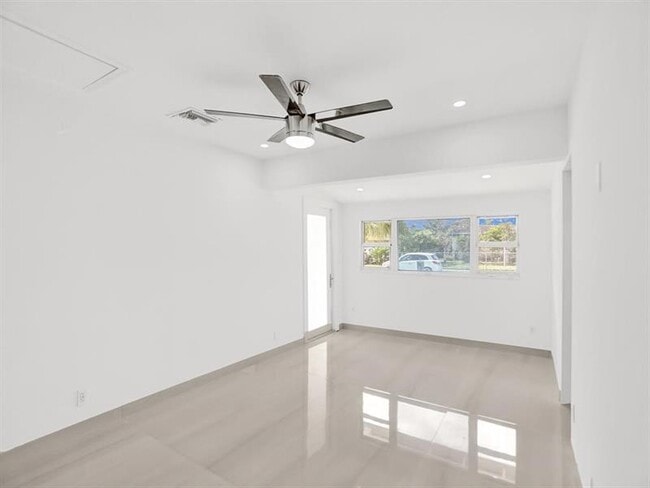 Building Photo - 4530 SW 34th Dr