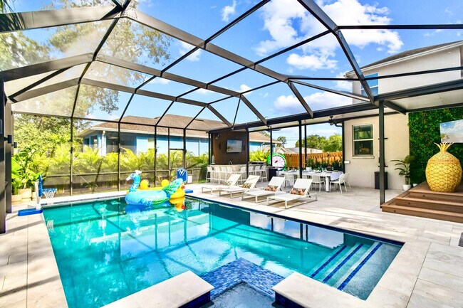 Building Photo - 109 W Hollywood St