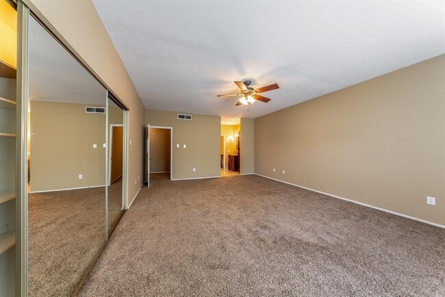 Building Photo - 368 Wilcrest Dr