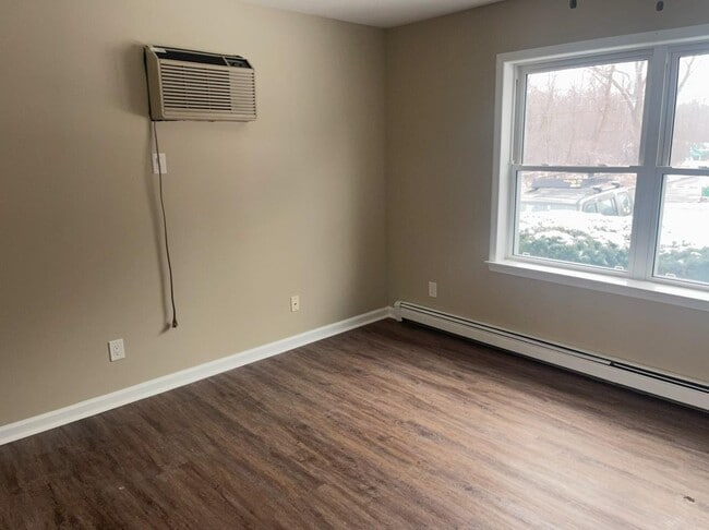 Building Photo - 16 Bahret Ave