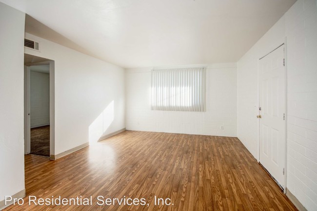 Building Photo - 334 W Valencia Rd