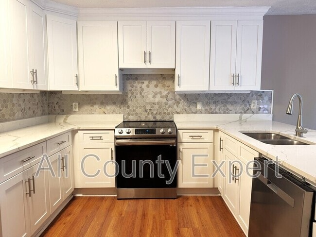 Building Photo - 1302 Colony Dr