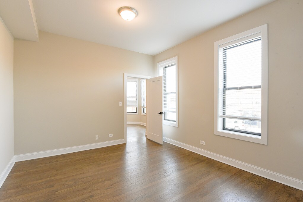 Building Photo - 3405 W Fullerton Ave