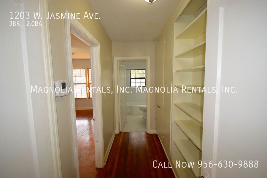 Building Photo - 1203 Jasmine Ave W