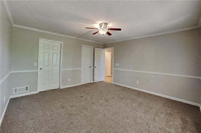 Building Photo - 345 Deerwood Dr