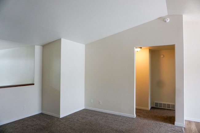 Building Photo - 3 Bed 2 Bath Twin Home