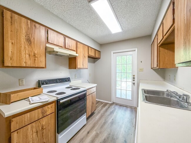 Building Photo - 607 Frostwood Dr