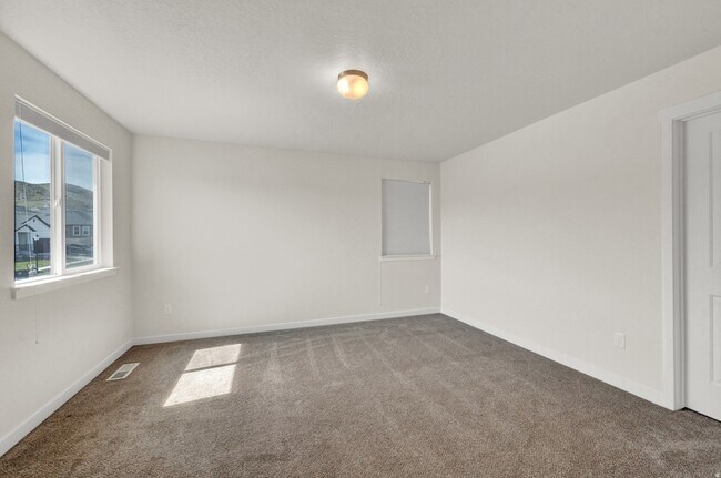 Building Photo - 4586 W Thorley Dr