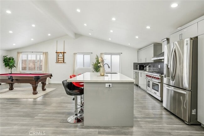 Building Photo - 5633 Rawlings Ave