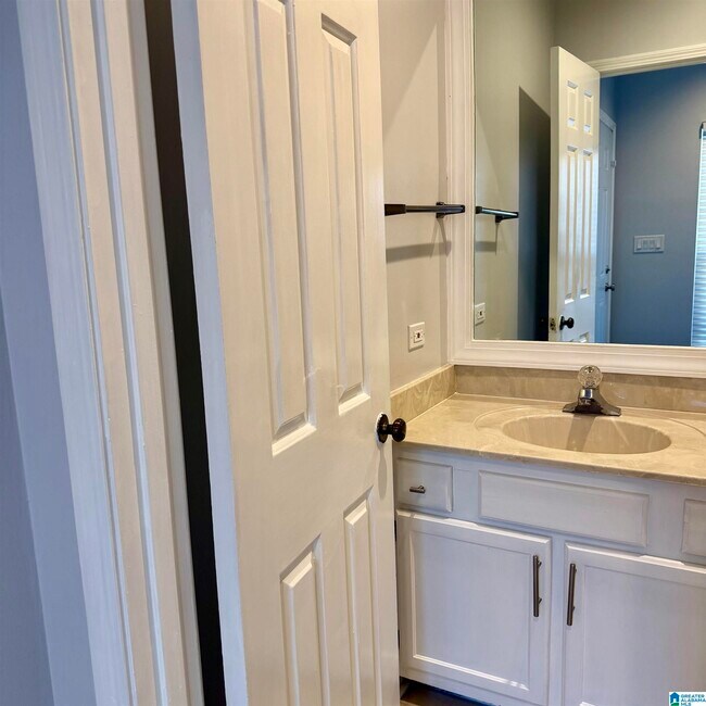 Building Photo - 1932 Waterford Pl