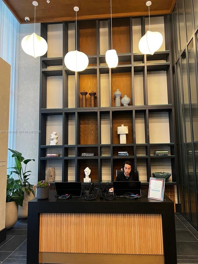 Building Photo - 11 NE 6th St