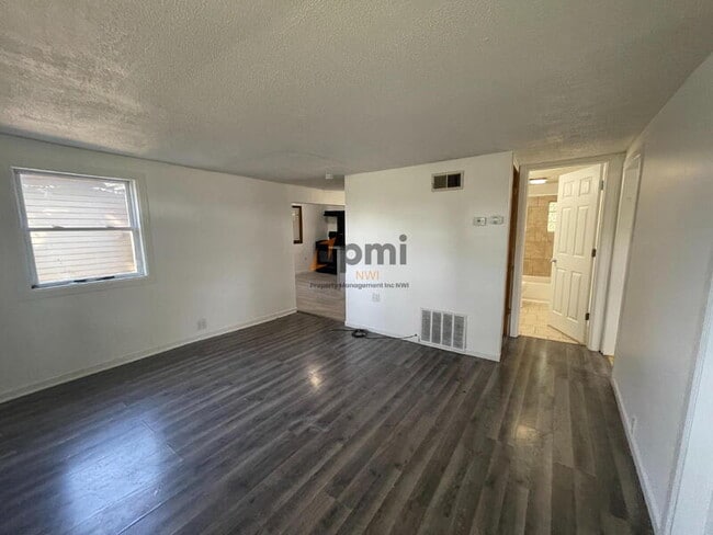 Building Photo - 6523 Missouri Ave