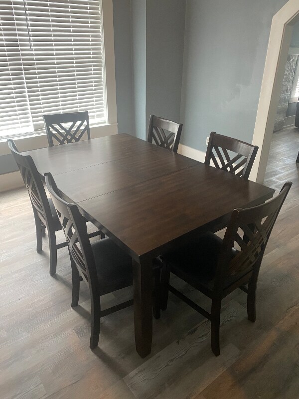 Building Photo - 2000 Carnes Ave