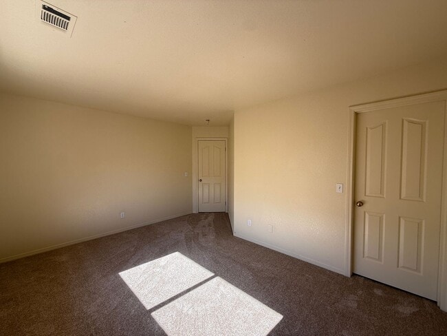 Building Photo - Single Story Home Located in The Gated Community of Hidden Pines