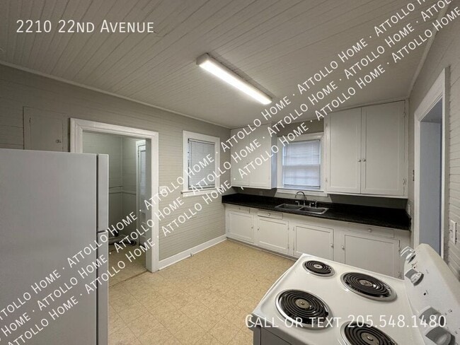 Building Photo - 2210 22nd Ave