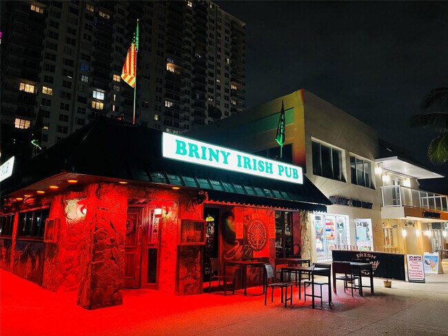 Building Photo - 400 N Riverside Dr