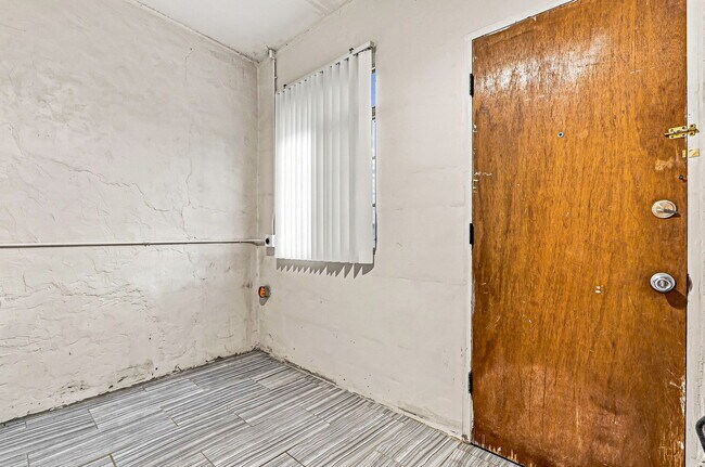 Building Photo - 7713 Veracruz Ave