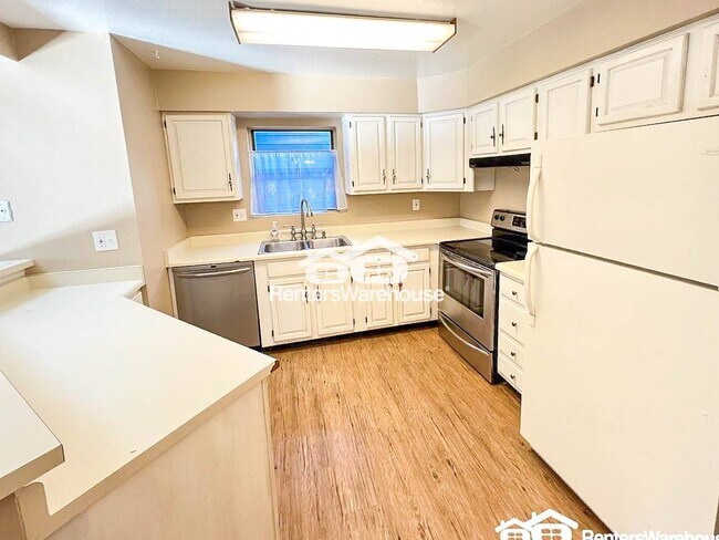 Building Photo - 12093 W Cross Dr