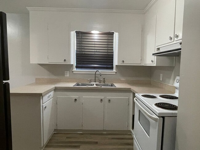 Building Photo - 3 Bedroom Home for Rent in Pearl!