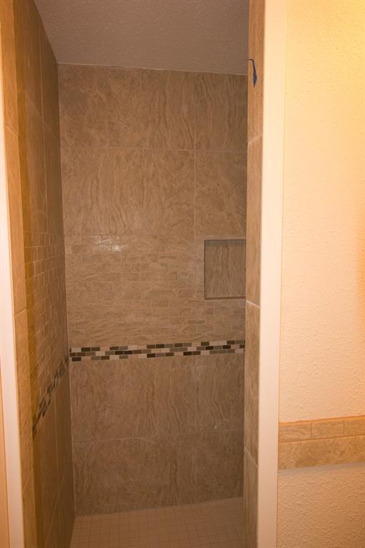 Building Photo - 6110 Wing Feather Dr