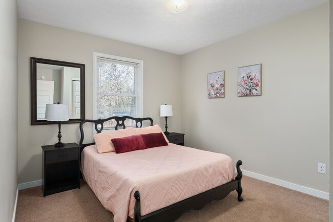 Building Photo - 3-Bedroom in Town of Farmville with One-Le...
